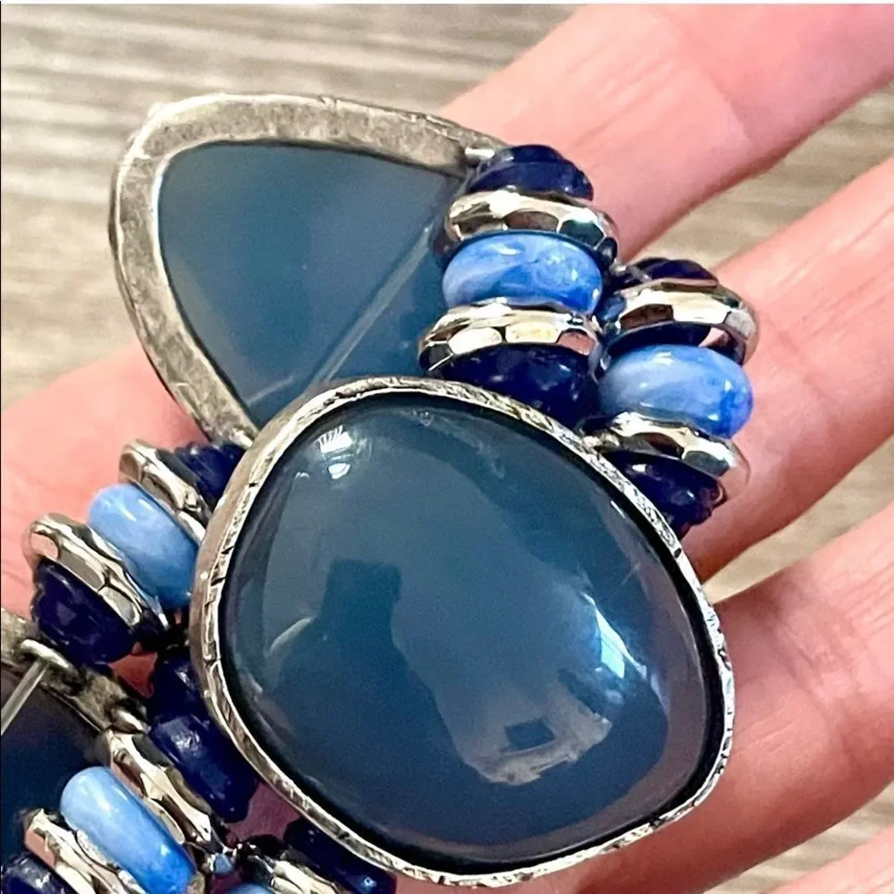 Blue beaded stretchy bracelet